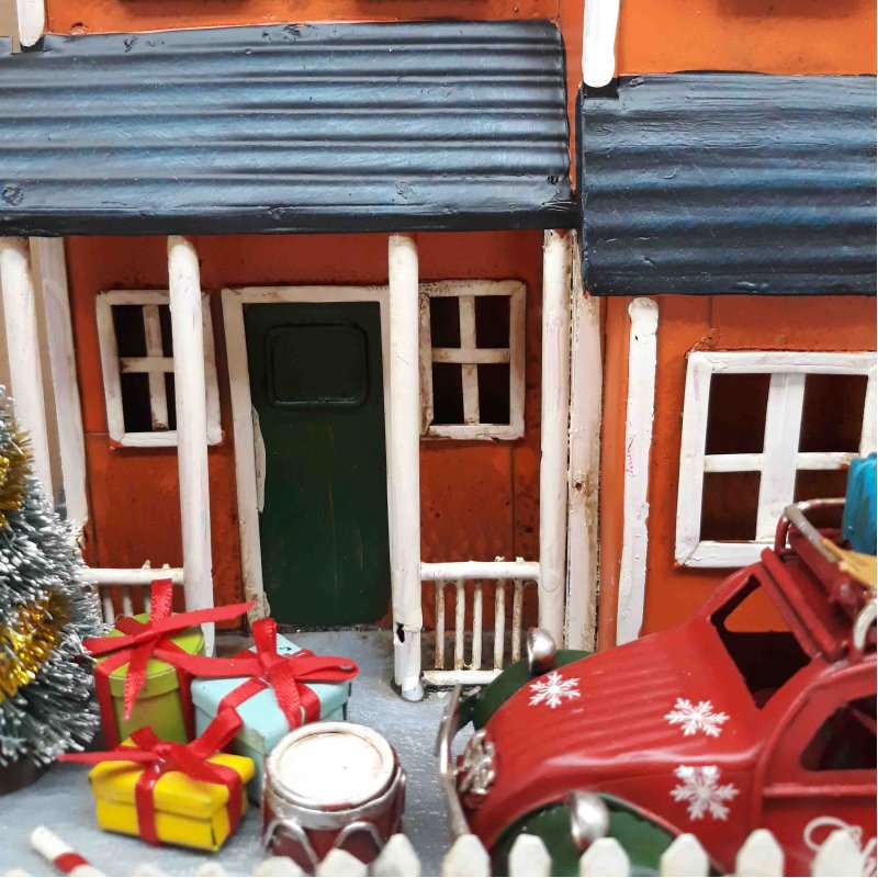 Χριστουγεννιάτικο διακοσμητικό σπιτάκι με αυλή από μέταλλο 27x12x32 εκ