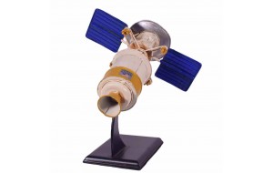 Μεταλλικό διακοσμητικό δορυφόρος σε ξύλινη βάση 21x18x21 εκ
