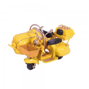 Κίτρινη μηχανή μινιατούρα με καλάθι μεταλλική διακοσμητική 11.5 εκ