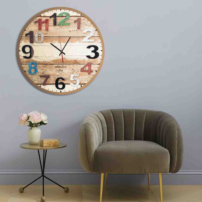Στρογγυλό ξύλινο ρολόι τοίχου με χρωματιστά νούμερα